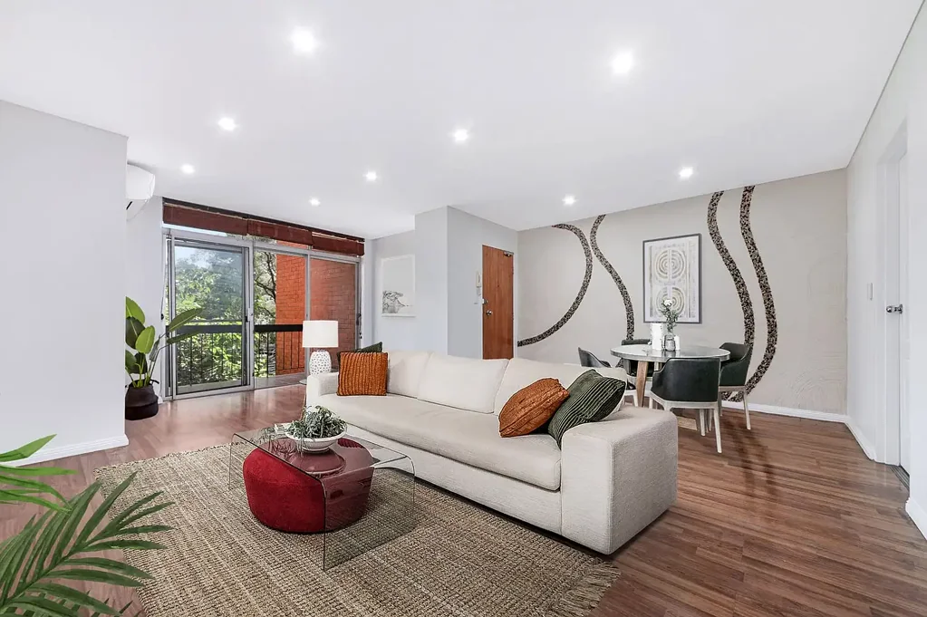 SPACIOUS THREE-BEDROOM UNIT IN ROSELANDS