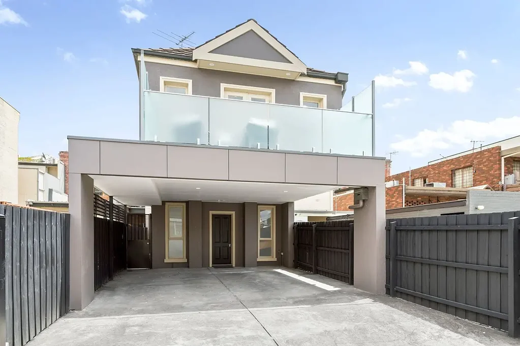 Vibrant Lifestyle Living by the Bay. Three Bedroom + Study!