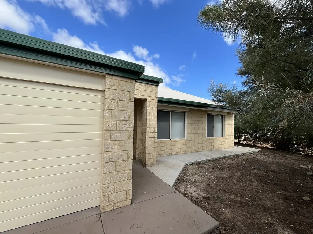 Northam 4房  Spacious Family Living on 4,922m² with Lovely Rural Outlook!