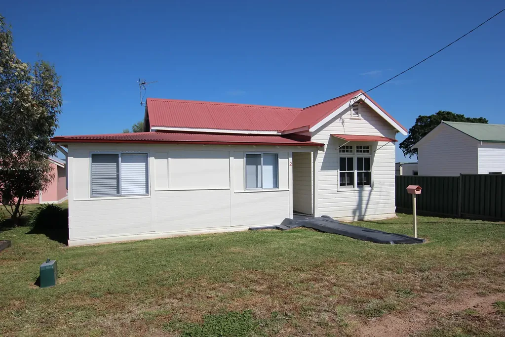 Inverell 3બેડરૂમ Charming Restored Home on a Spacious 1,315m² Block