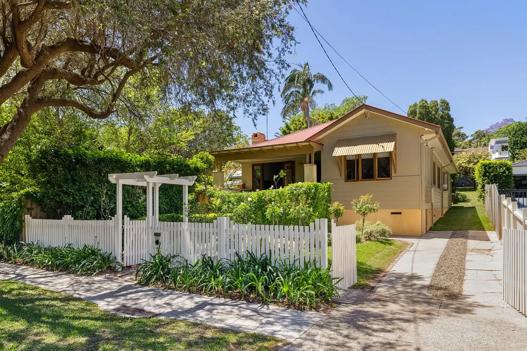 Gladesville 4ਬੈੱਡਰੂਮ Family home with studio & poolside entertaining on 817sqm