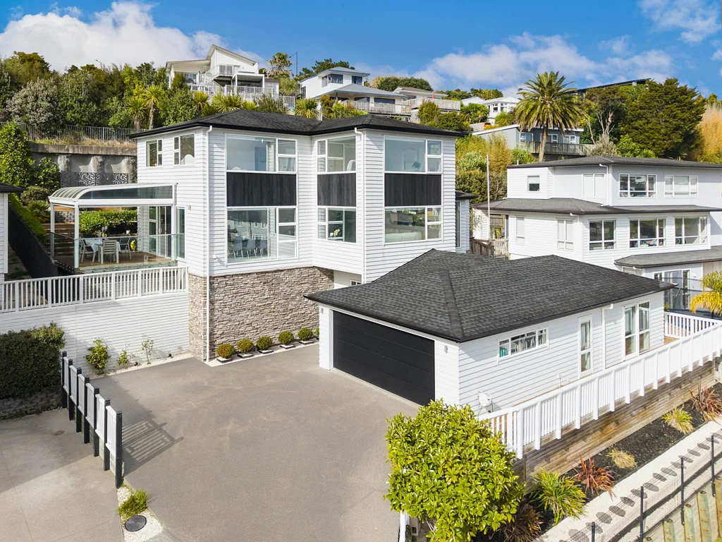 Silverdale 5房 每日醒来，拥抱绝美海景！宽敞空间，具备租赁收益潜力！ Wake Up to Beautiful Sea Views