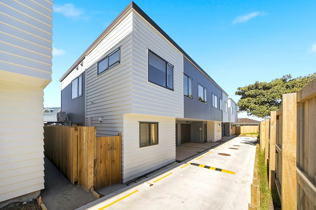 Favona 4房  Brand New Freehold - Must Be Sold