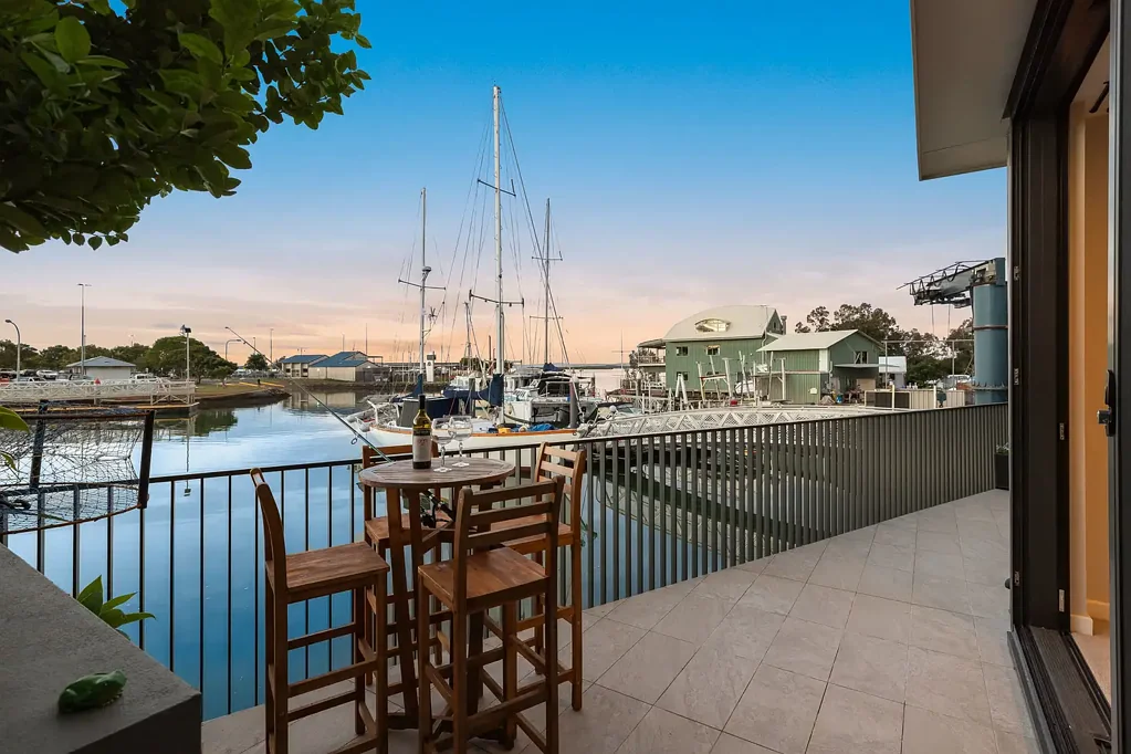 Redland Bay 3 Bedroom Ground Floor Waterfront Luxury – Uninterrupted Bay Views