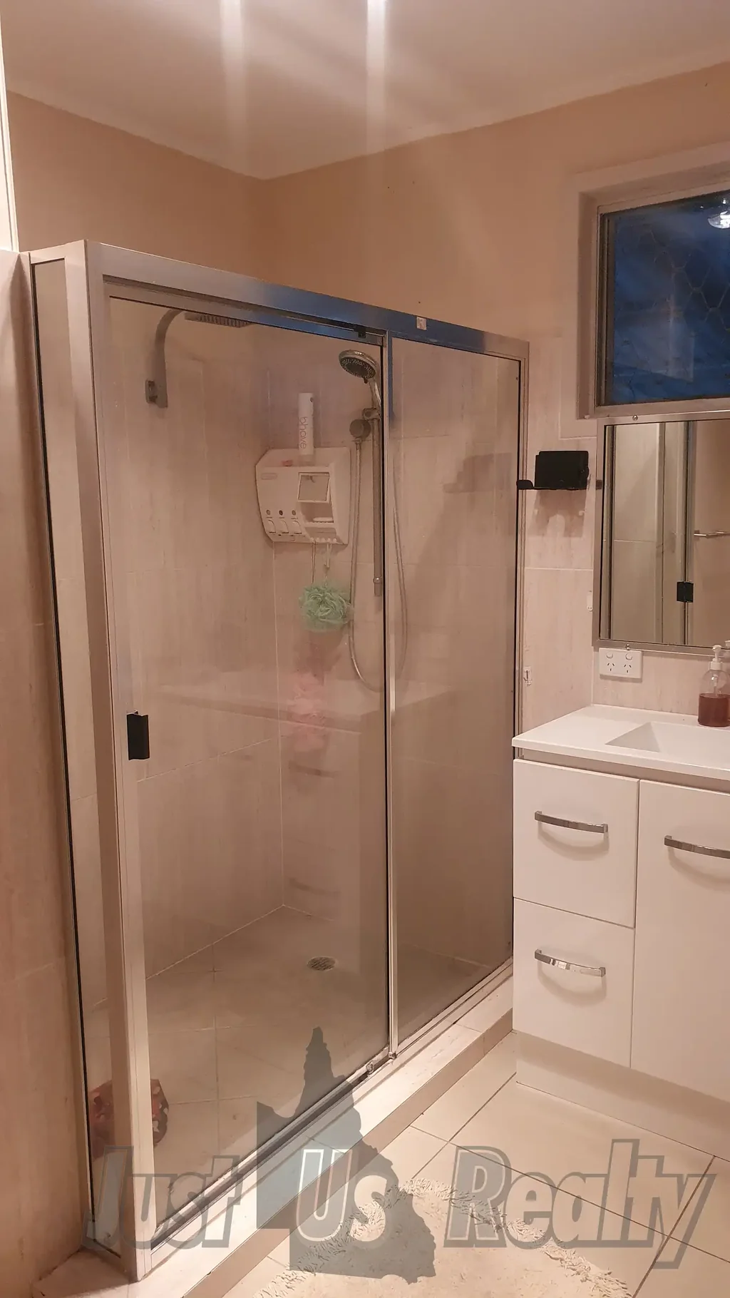 Low-Maintenance 2 Bedroom Home in a Great Location