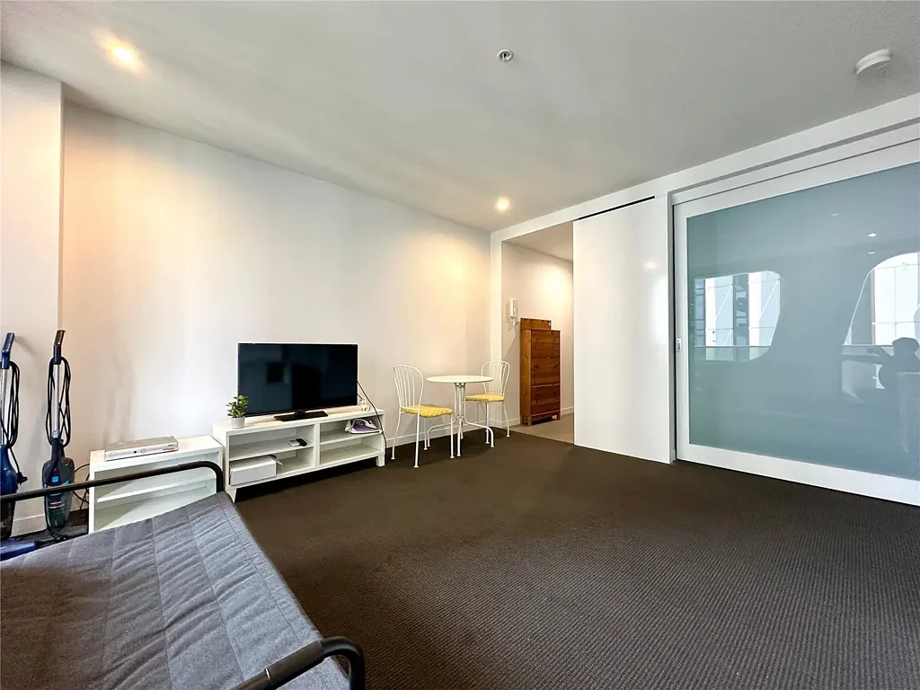 FURNISHED - Modern 2 Bedroom Apartment at the heart of Melbourne CBD