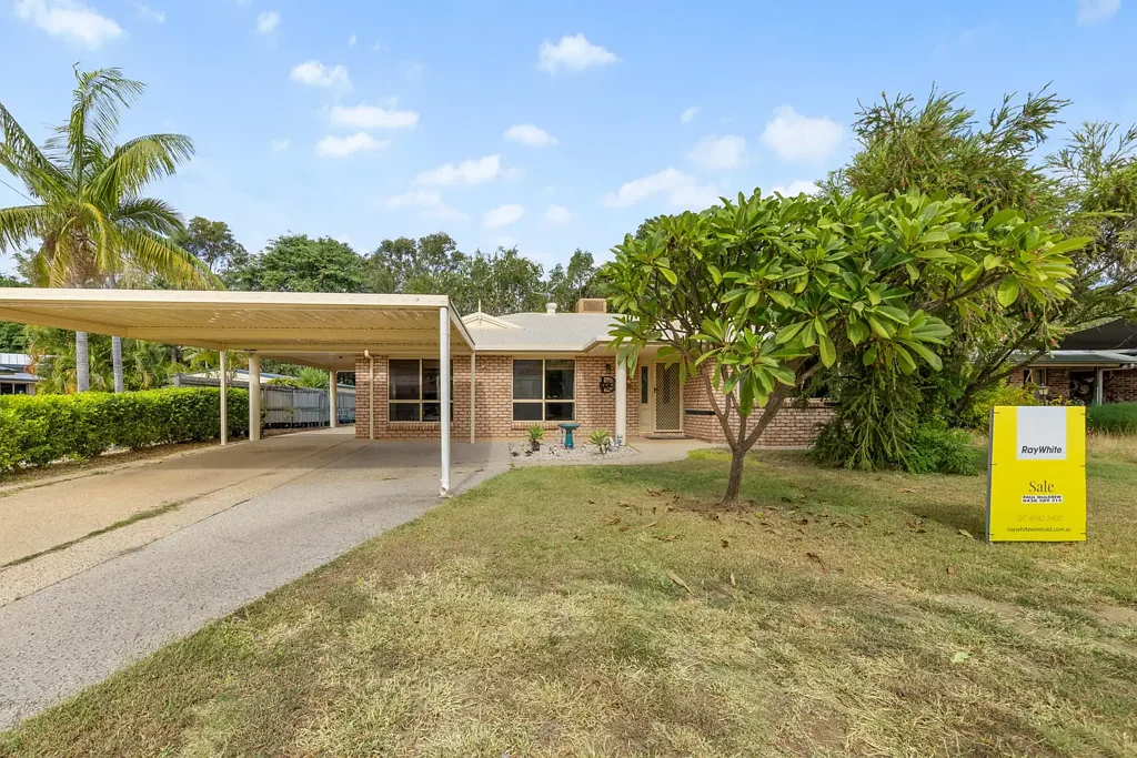 Three bedroom close to Emerald State High School
