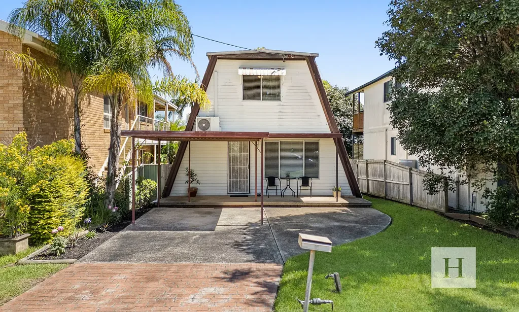 11 Marmion Street, Mannering Park, NSW 2259