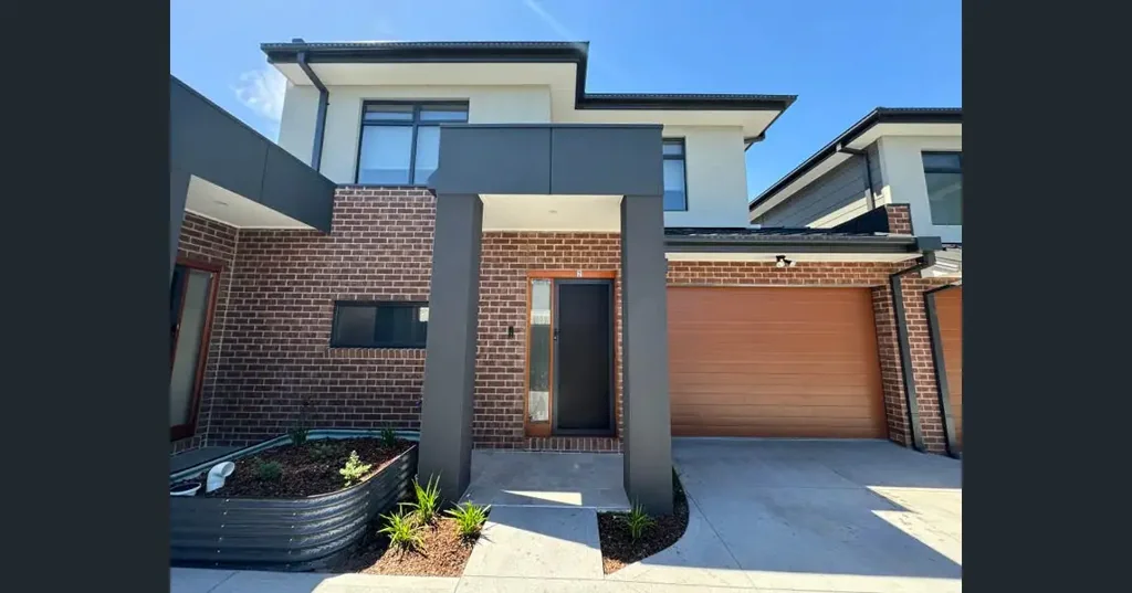 Modern, Low-Maintenance Living in the Heart of Hadfield