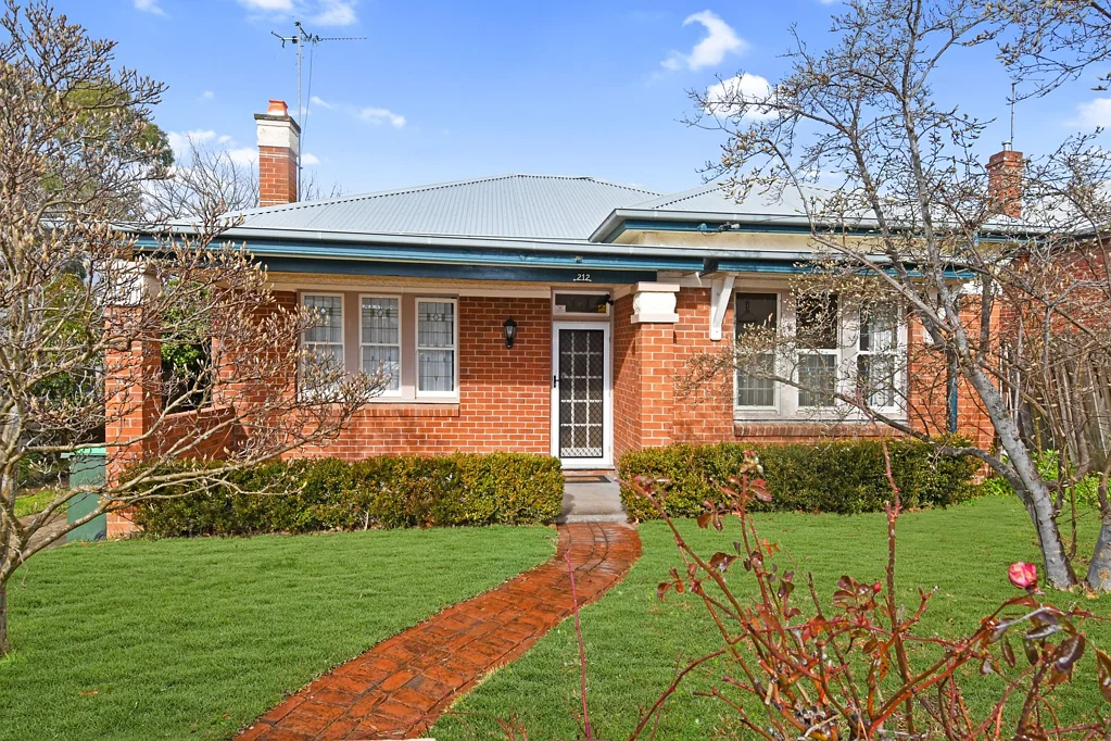 212 Seymour Street, Bathurst, NSW 2795