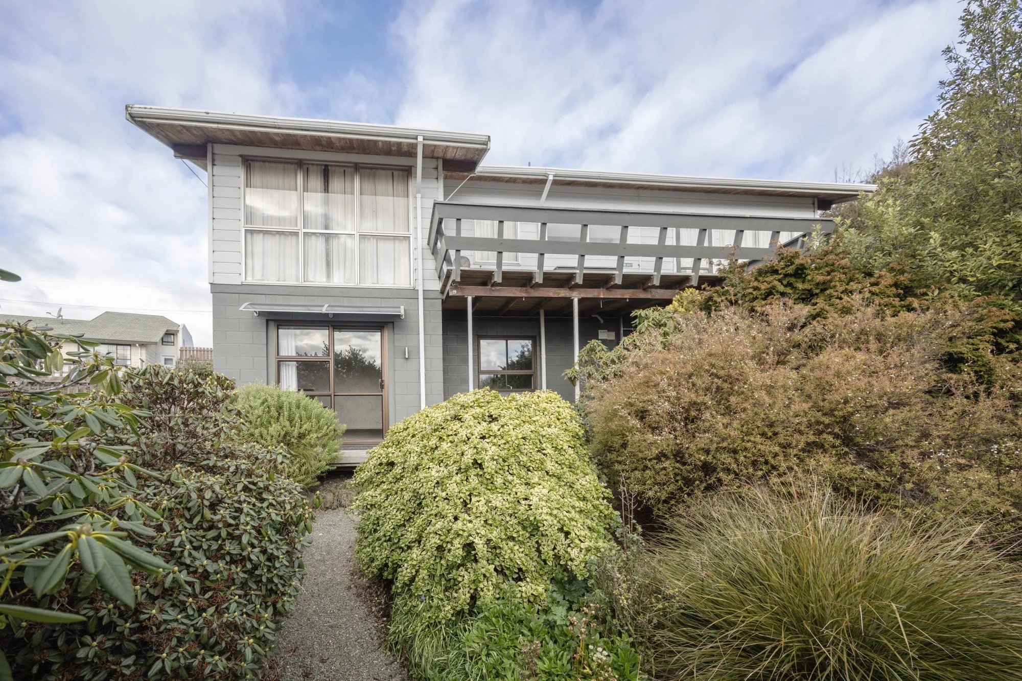 Oamaru 3 Bedroom LOCKWOOD HOME, DUAL LIVING