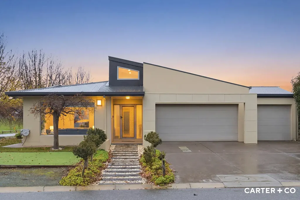 Gungahlin 6ห้องนอน Modern Luxury, Infinite Space, and Your Own Private Oasis