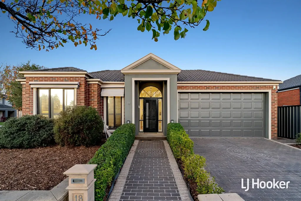 Point Cook 4બેડરૂમ Superior Craftsmanship and Luxurious Family Living