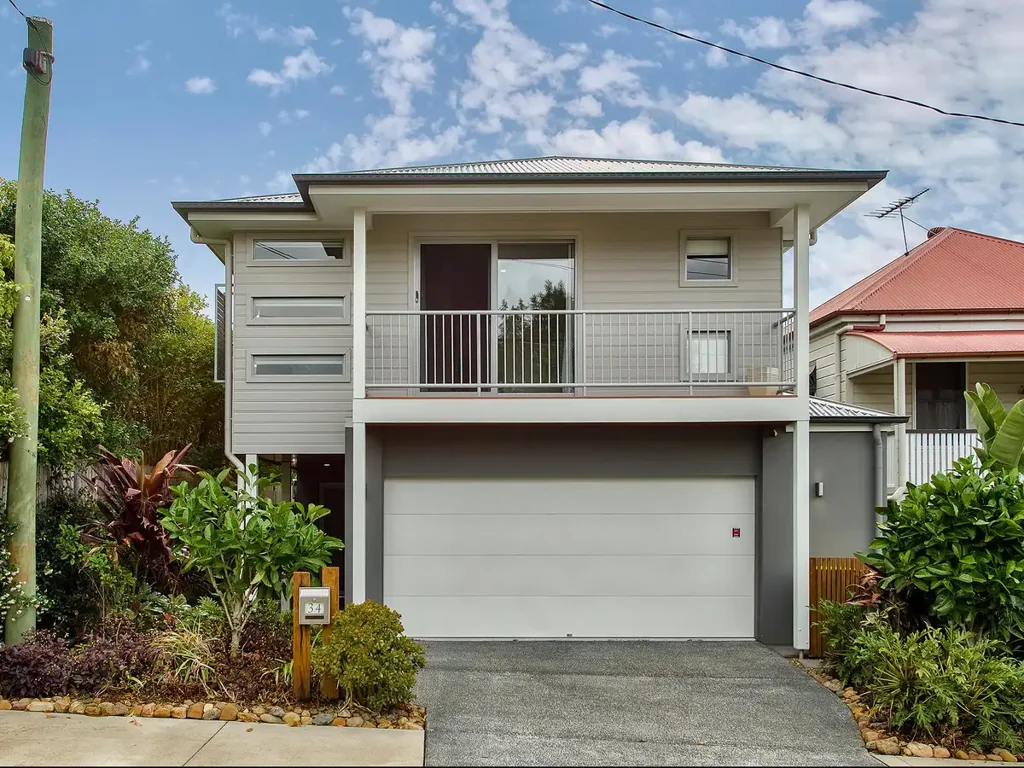 Stylish Sanctuary with Solar: Modern 4-Bedroom Home with City Views in Wooloowin!