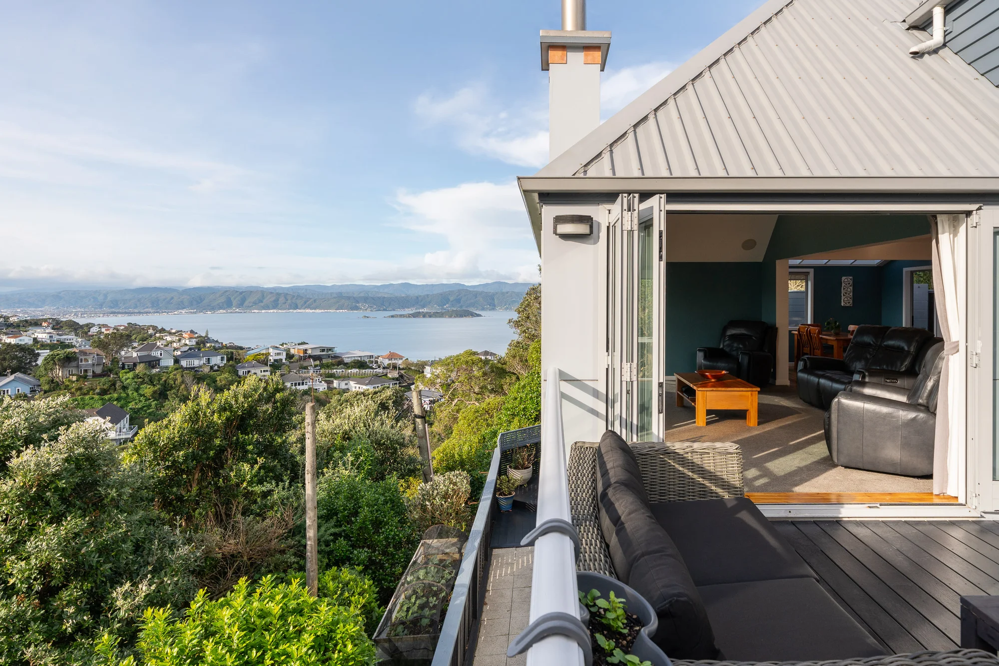 Khandallah 4 Slaapkamer Entertain, Unwind & Enjoy Life with Harbour Views