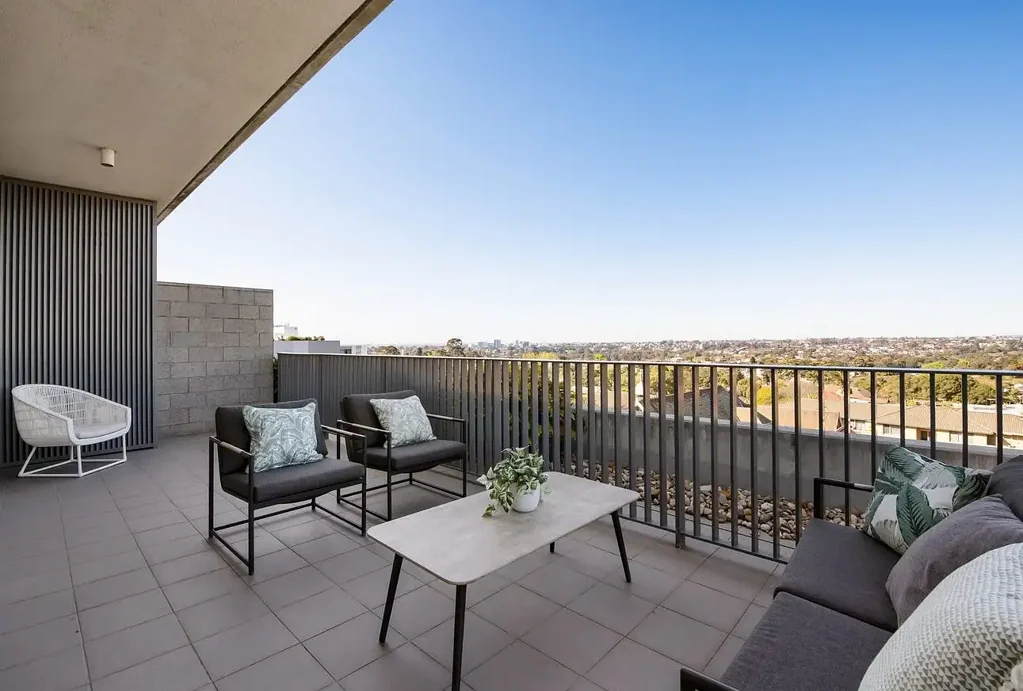 Dulwich Hill 3 Bedroom Top floor unit with stunning views & double parking