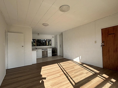 2 Bedrooms Apartment in Center Browns Bay