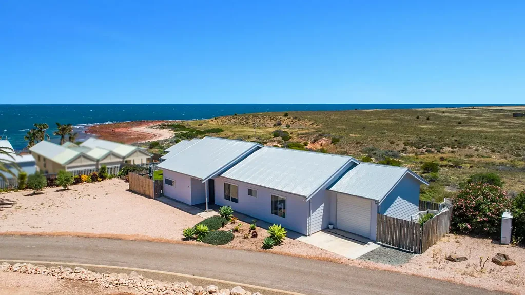 North Beach 4બેડરૂમ Architecturally Designed Coastal Retreat with Sea Views