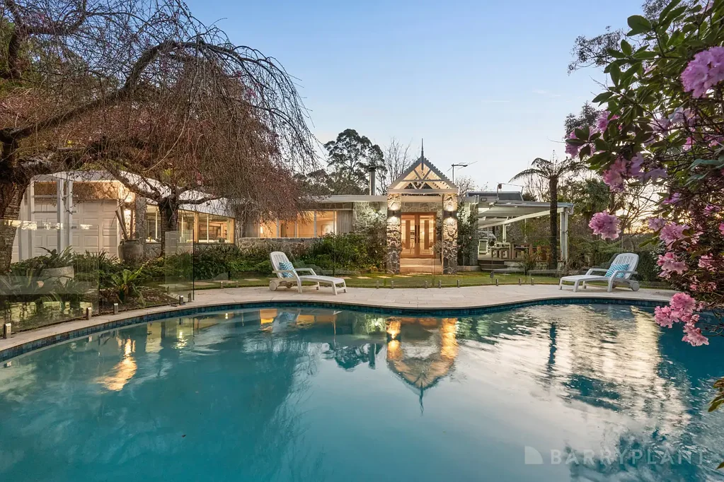 Cockatoo 4 Bedroom PRIVATE ACREAGE, ESTABLISHED GARDENS & RESORT-STYLE LIVING