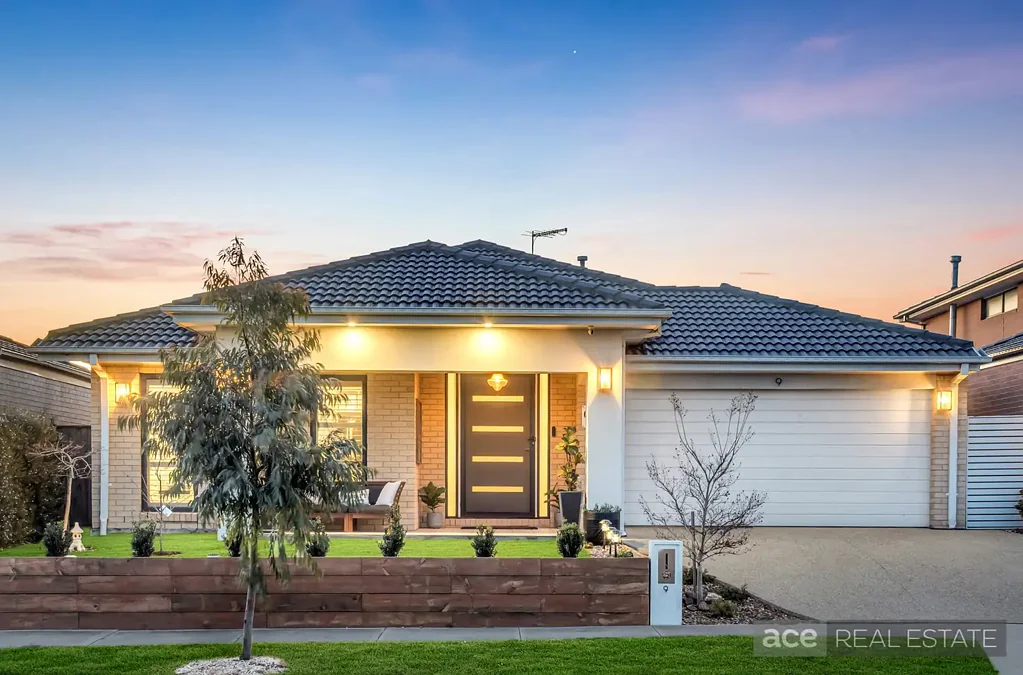 Wyndham Vale 4 Bedroom Elegent family home on 608m2 LAND