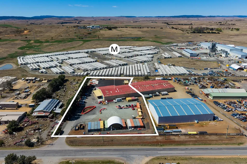 Cooma 1कमरा Established Industrial Investment | Large Landholding | Strong Tenancy