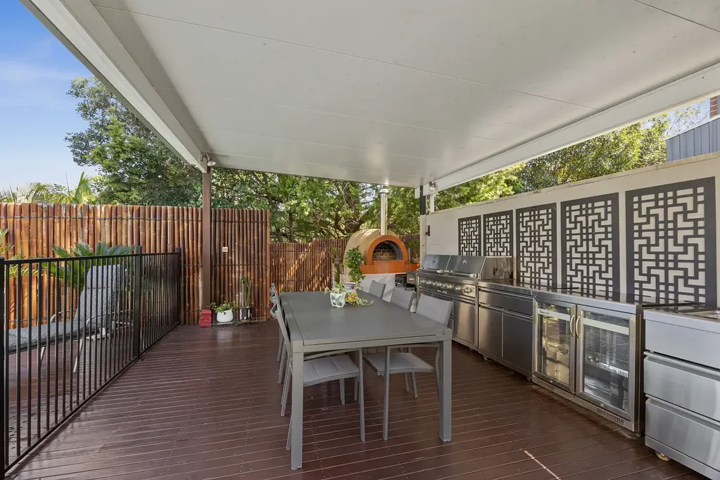 Chittaway Point 4ห้องนอน Exceptional family home the ultimate entertainers haven