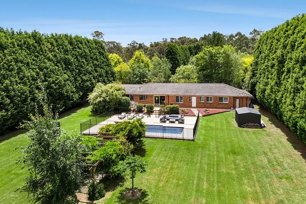 Bowral 5房  Elegant Acreage Living – Private Family Sanctuary with Pool