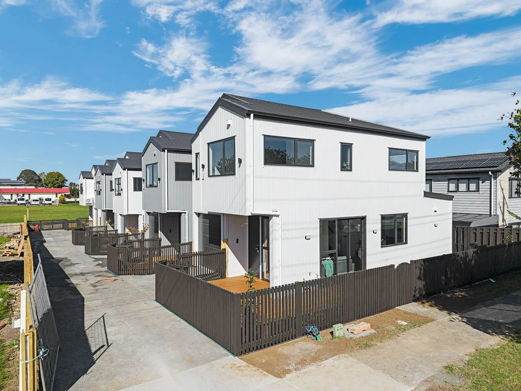 Manurewa 3Moenga Brand New 3BR Standalone Homes + Garage & Parking