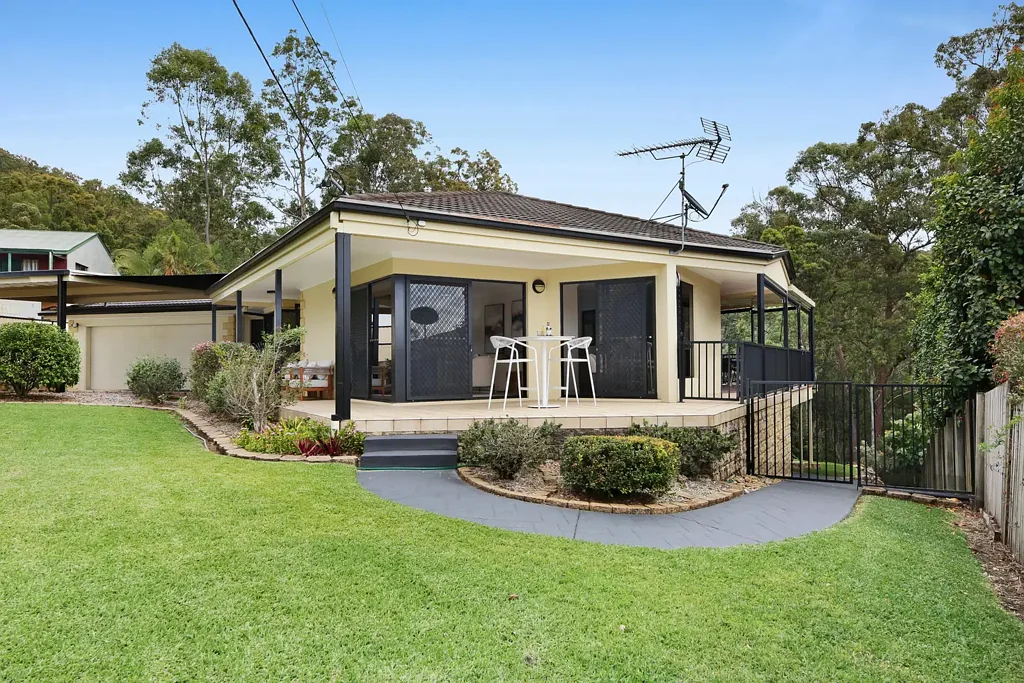 Mudgeeraba 4कमरा Your Private Nature Retreat with Skyline Views Awaits!