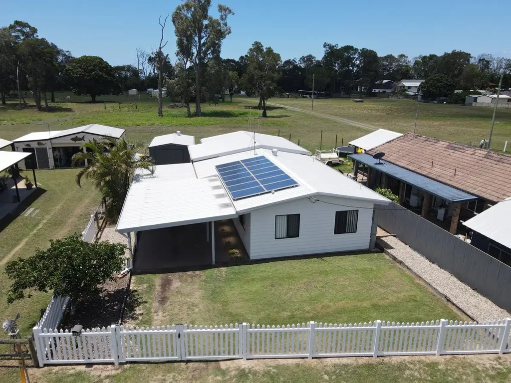 Beachside Charmer 😍 - Lowset 3 Bedroom Home With Ensuite, Walk To The Beach!
