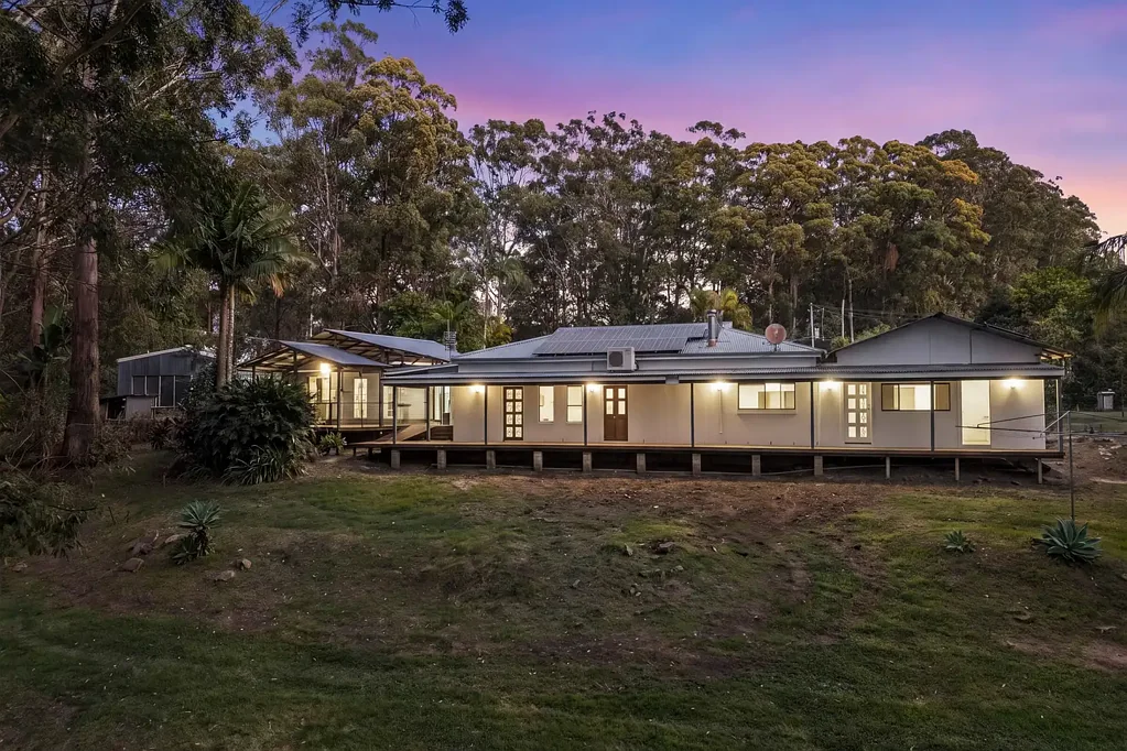 Repton 4 Slaapkamer Private Acreage Living with Pool, Flexible Living & Serious Shed Appeal