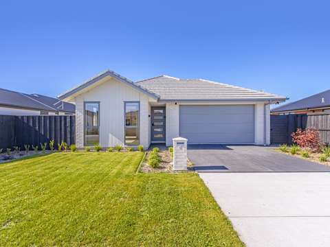 Spacious brand new 5 Bedroom Ravenswood Home!