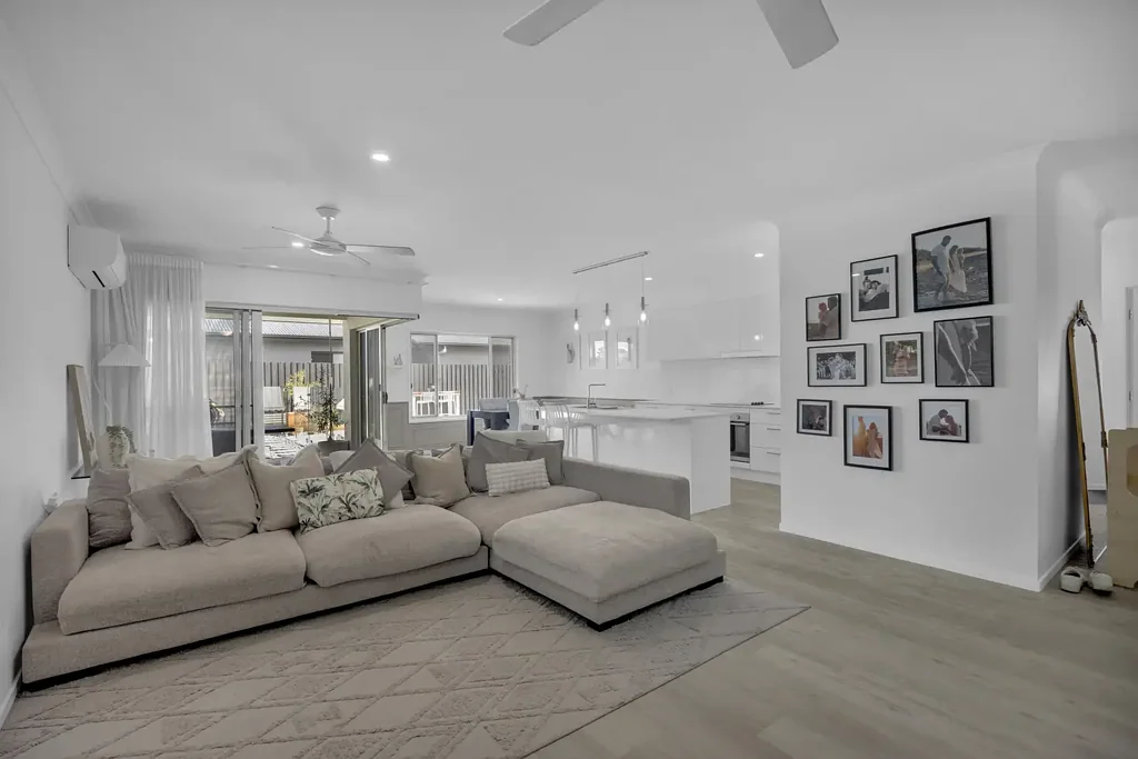 Palmview 4房  Family Home with Pool and Reserve Outlook