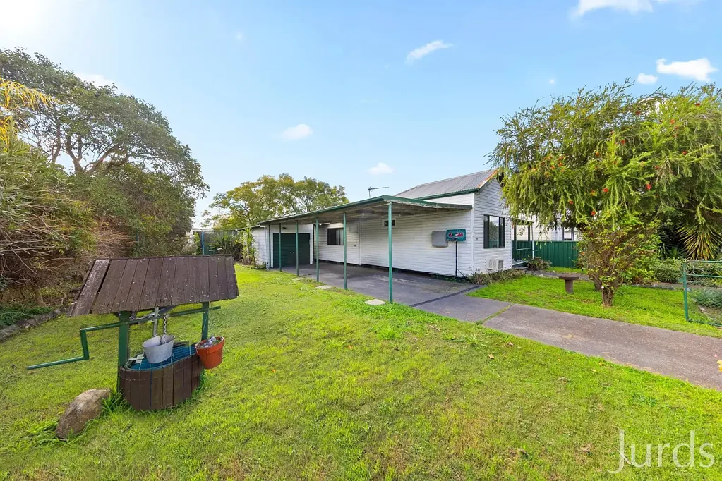 Cessnock 4 Slaapkamer Large Family Home on R3 Zoned 809sqm Block with Dual Occupancy Plans!