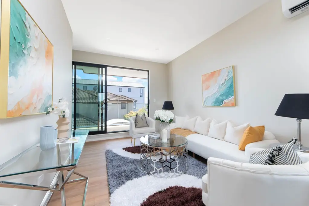 Pakuranga 4房  Exclusive Corner Home with Extra Parking Spaces