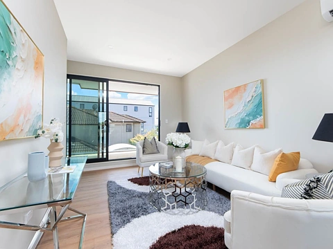 Pakuranga 4房  Exclusive Corner Home with Extra Parking Spaces