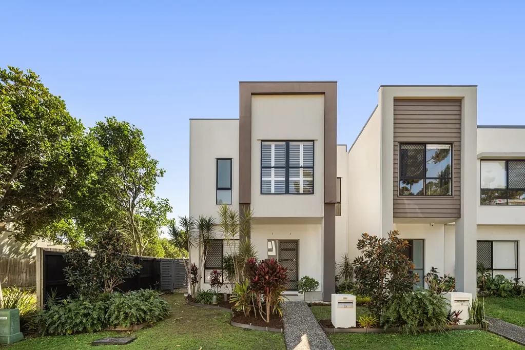 Mango Hill 4Habitaciones Modern Lakeside Terrace Living in the Heart of Capestone!