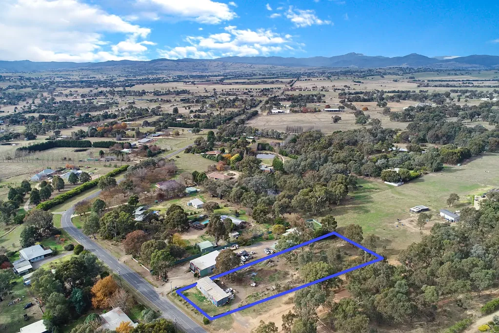 Mansfield  1.2 acres with Mt Buller and Timbertop views...and a cool shed!