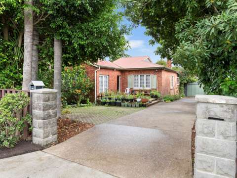 Mangere East 5房  Dual Dwelling Opportunity!