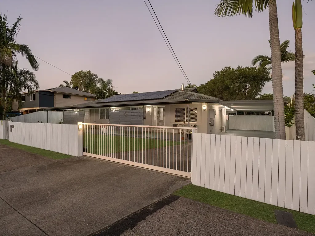 38 Russell Street, Silkstone, QLD 4304