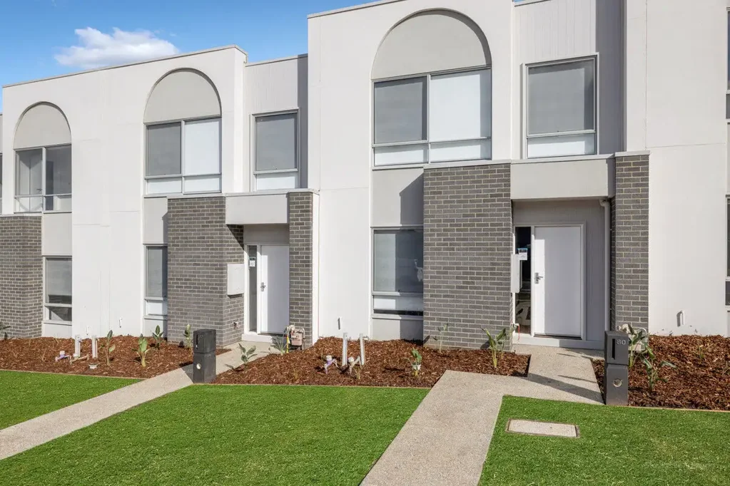 4 Bedroom Townhouse, in Berwick's perfect location!