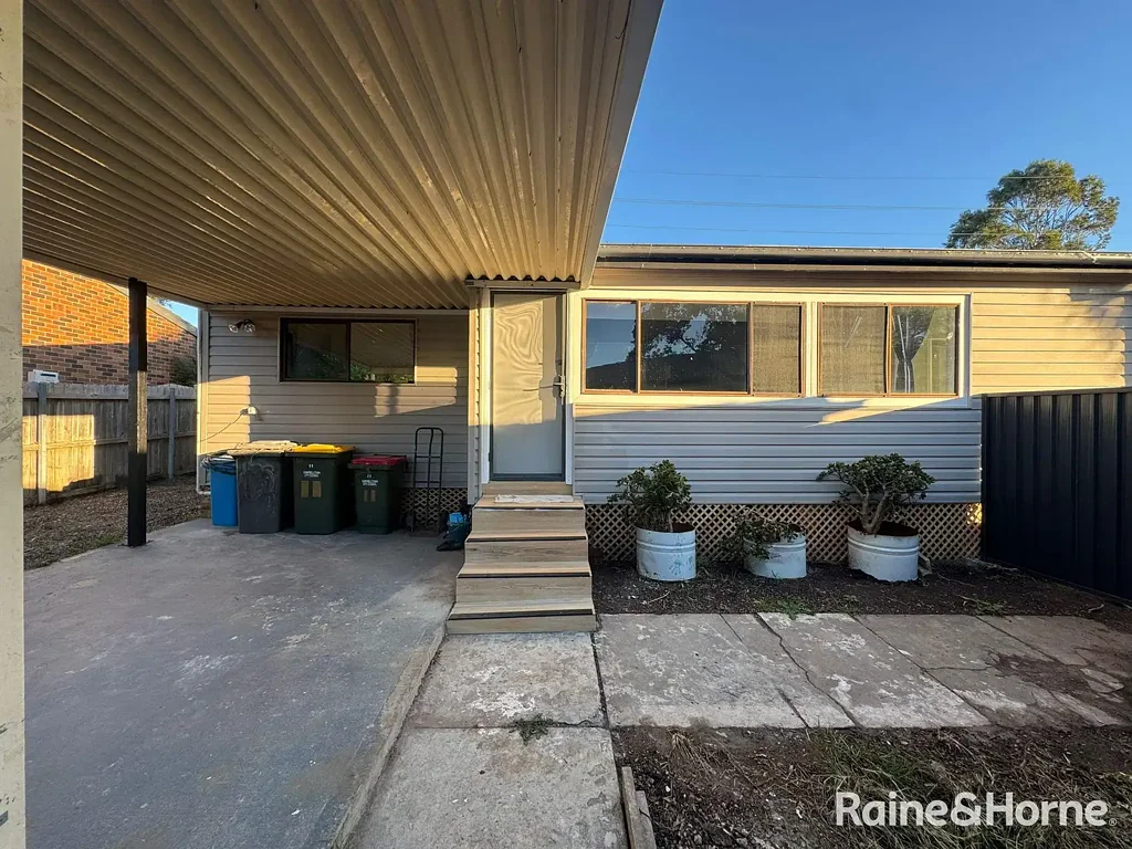 Three Bedroom Family Home in Macquarie Fields!