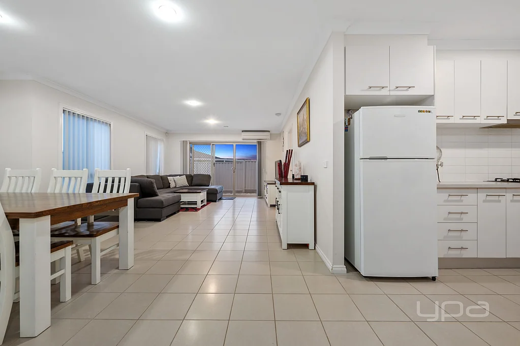 2/37 Lomandra Bowl, Harkness, VIC 3337