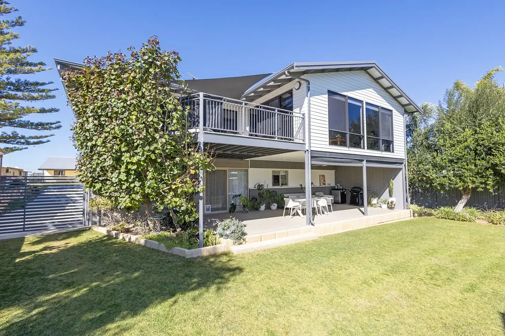 Cervantes 4ਬੈੱਡਰੂਮ Move-In Ready Coastal Retreat with Dual Living Potential!