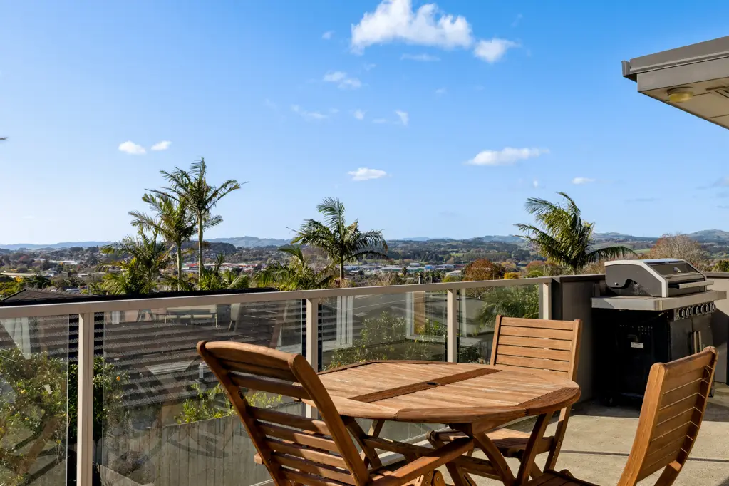 Pukekohe 3房  Great Pukekohe Hill Views!