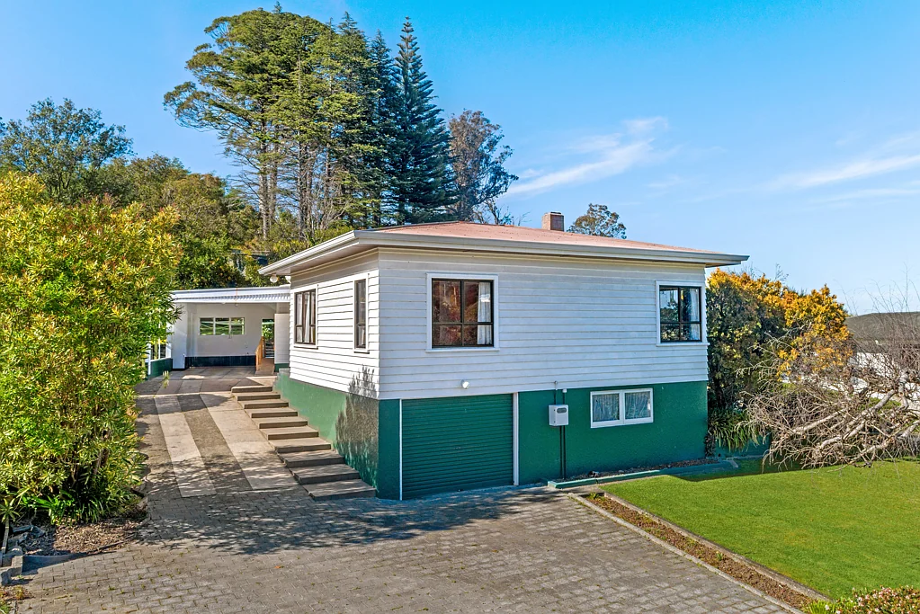 Whataupoko 3房  Estate sale – first time on the market in 65 years