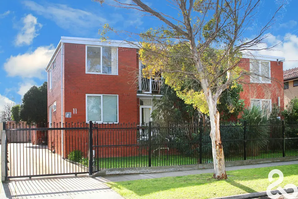 Northcote Unit in an Amazing Location!