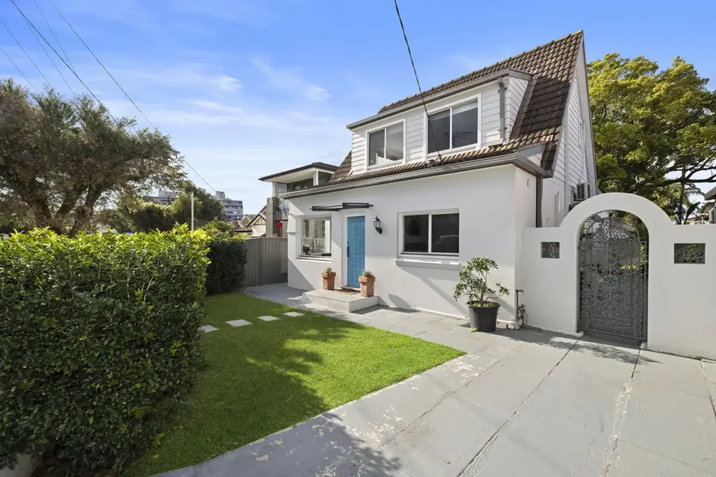 Canterbury 4ਬੈੱਡਰੂਮ Spacious, Stylish Living in a Connected Canterbury Setting