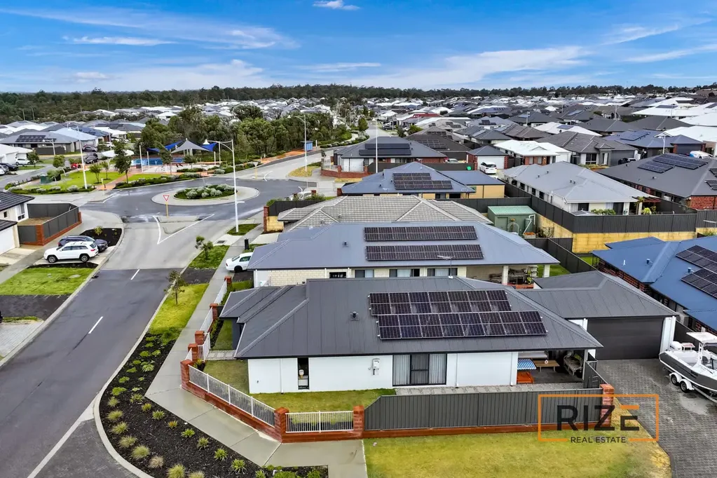 Banksia Grove 3房  Refined Living with space for your boat/caravan!