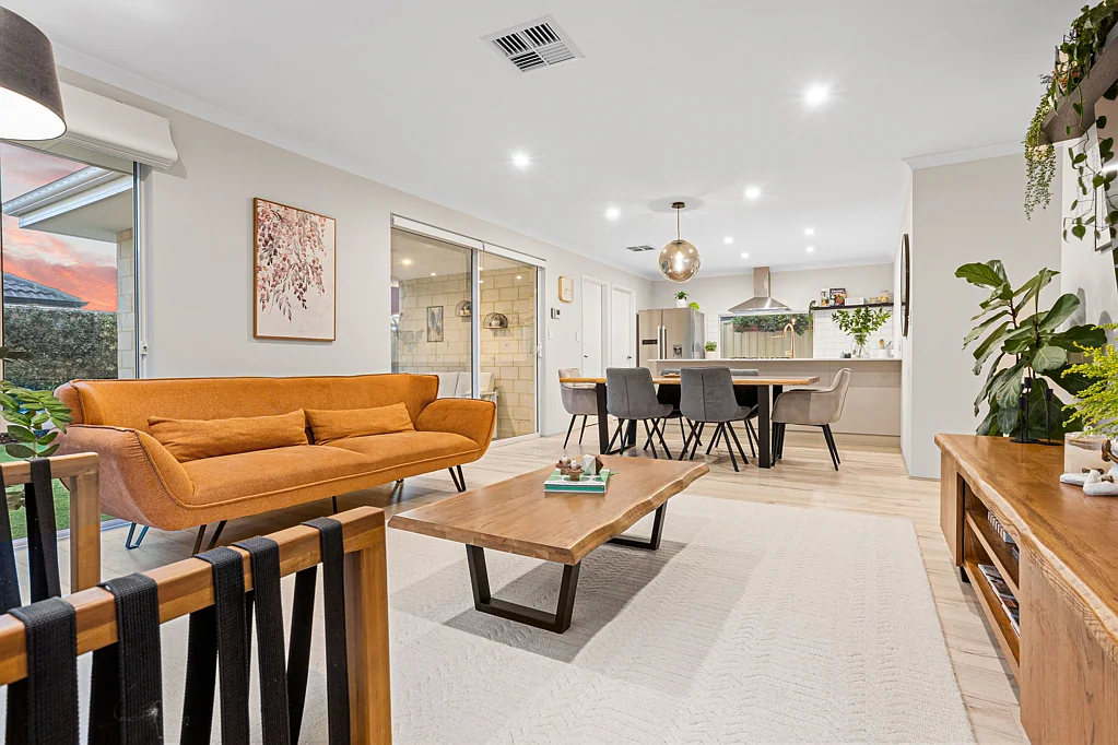 32 Ingrilli Court, Lake Coogee, WA 6166